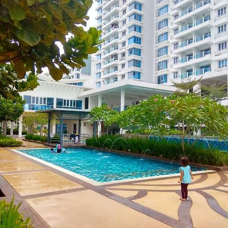 Putra 1 Pool Homestay Bandar Seri Putra Kampong Sungai Buah Exterior photo