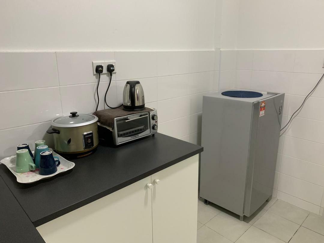 Putra 1 Pool Homestay Bandar Seri Putra Kampong Sungai Buah Exterior photo